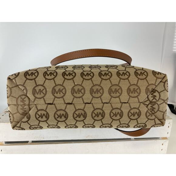 MICHAEL KORS, NWT LARGE CANVAS SIGNATURE PRINT SHOULDER BAG - Picture 5 of 16